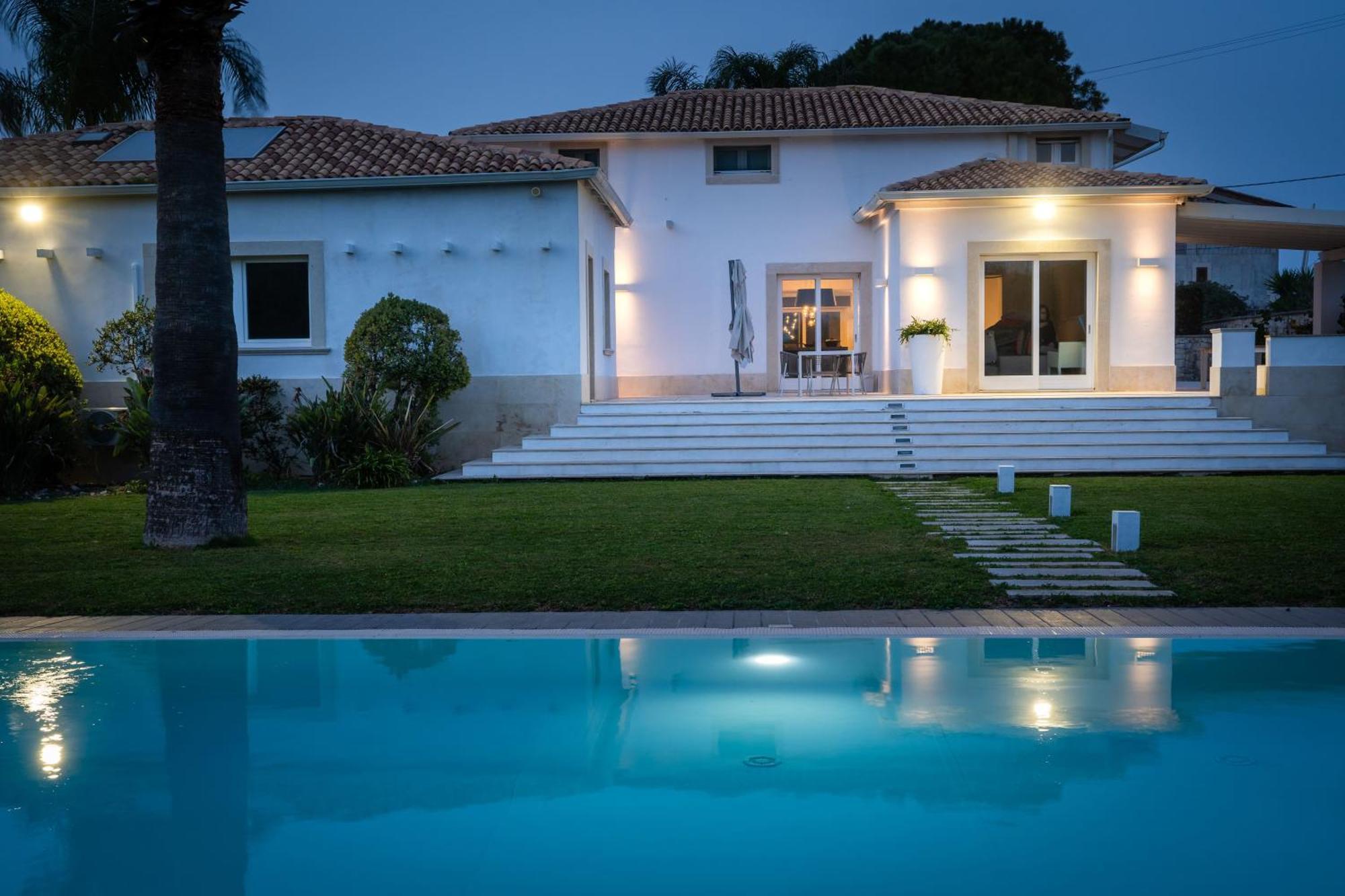 Villa Elena By Ortigia Apartments فانوسا المظهر الخارجي الصورة